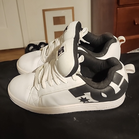 DC shoes - Picture 3 of 6